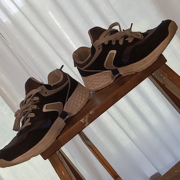 Boys Size 6 Shoes - Picture 6 of 12